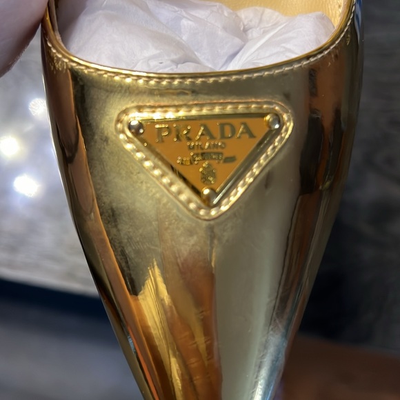 NWT designer gold heels (runs small - fit 38) - Picture 3 of 8